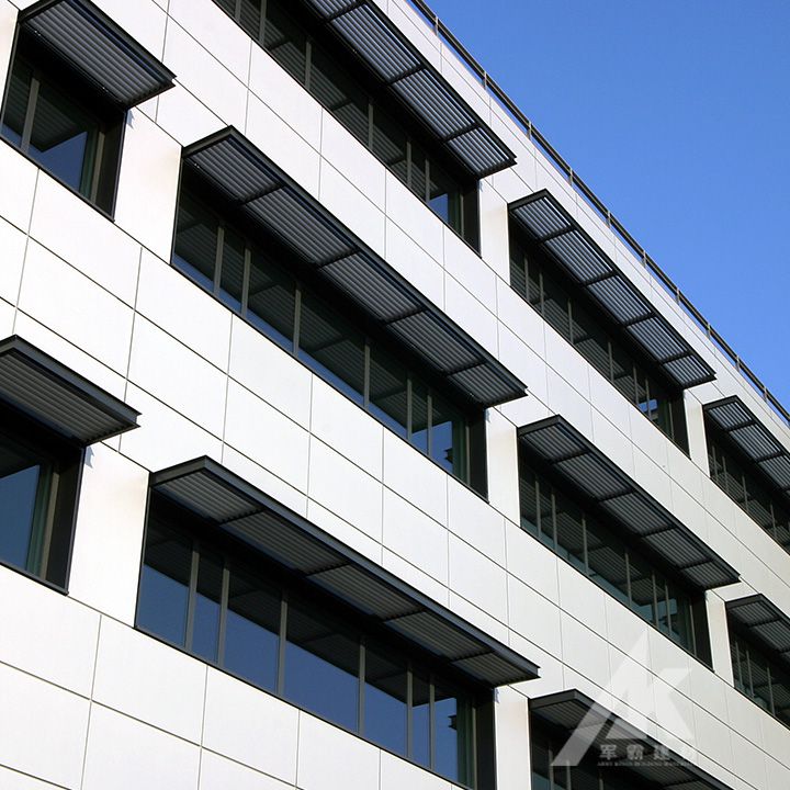 Apakah dinding tirai venir aluminium?